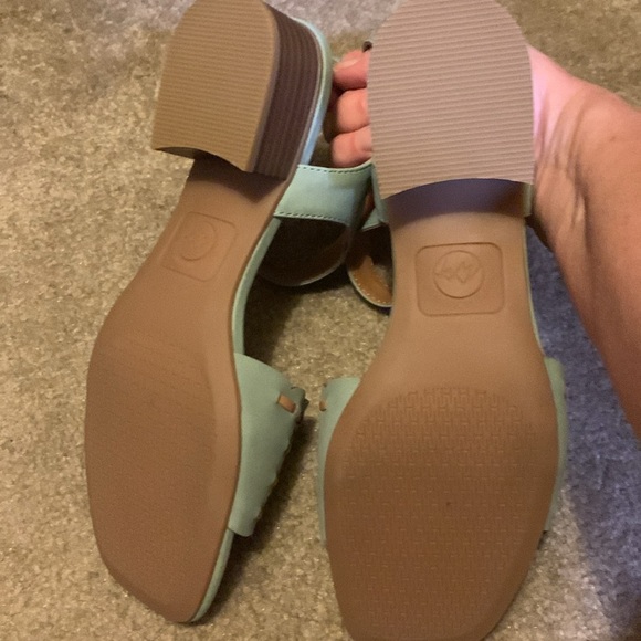 White Mountain Sandals NWOT - Picture 4 of 6